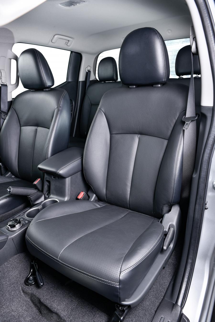 Интерьер Mitsubishi Triton Double Cab 2019 года  (ZA) (фото 40 из 40)